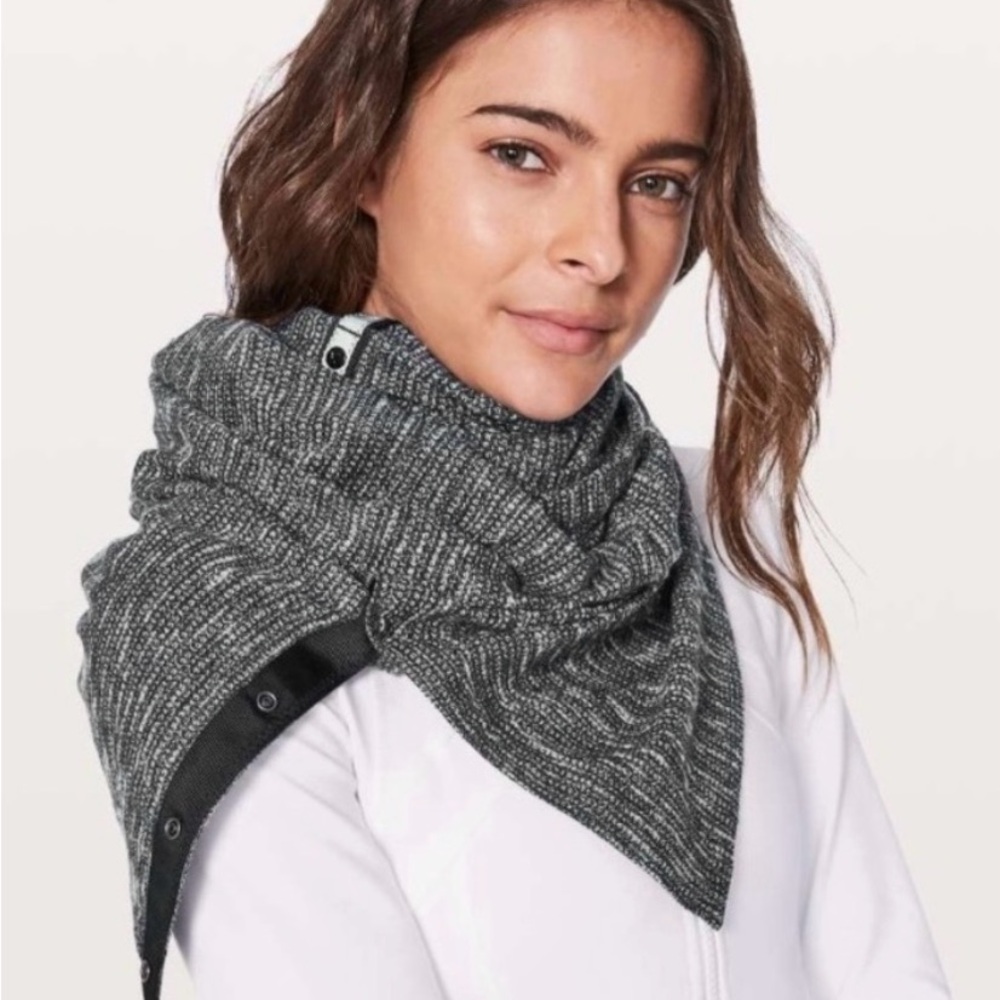 lululemon athletica vinyasa scarves